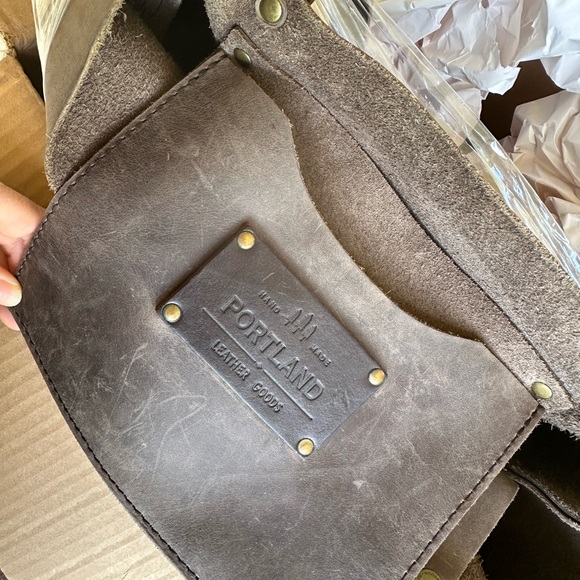 Portland leather goods large tote, true unicorn color groupie gray. 🦄 - Picture 9 of 15